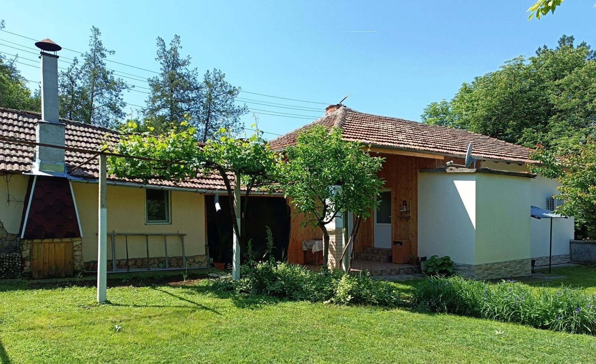 Divna Guest House Krushuna Exterior photo